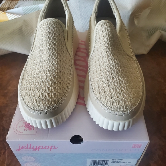 Jellypop Women's Textured Tan Slip-On Flats - Picture 2 of 8